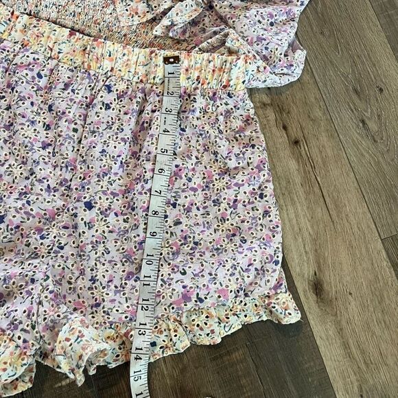 Storia floral crop top size m and bottom size L
Floral set - Picture 4 of 10